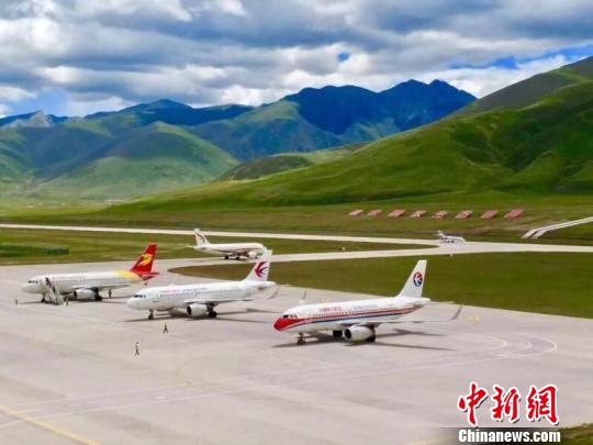 图为玉树机场停机坪。(资料图) 李正基 摄 图为玉树机场停机坪。(资料图) 李正基 摄