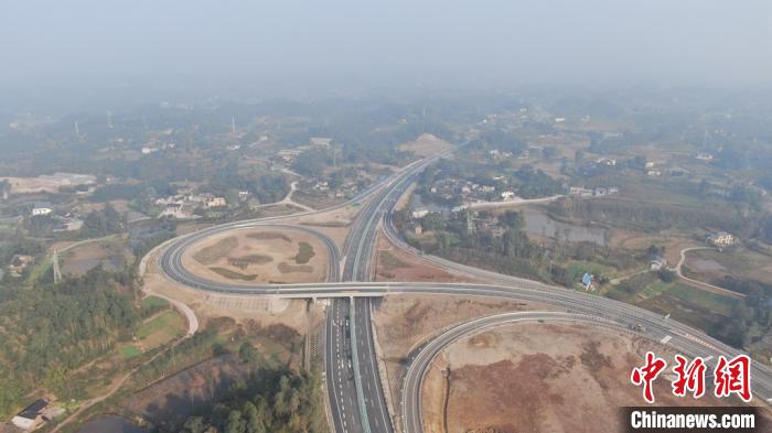 图为仁沐新高速井研至孝姑段主线。四川省交通运输厅供图 图为仁沐新高速井研至孝姑段主线。四川省交通运输厅供图