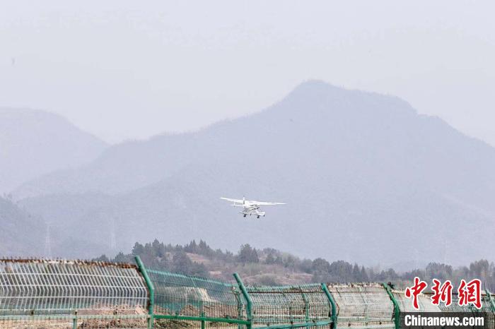 华东地区首条跨浙皖两省短途运输航线起航。 建宣 摄 华东地区首条跨浙皖两省短途运输航线起航。 建宣 摄