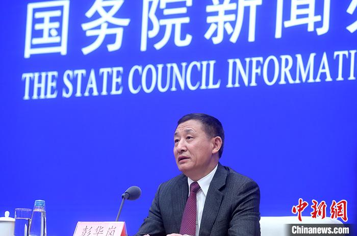 1月15日,国务院新闻办公室在北京举行新闻发布会,介绍2019年中央企业经济运行情况。中国国务院国有资产监督管理委员会秘书长、新闻发言人彭华岗表示,2019年中央企业累计实现净利润同比增长10.8%。央企净利润连续三年保持两位数增长。 <a target='_blank' href='http://www.chinanews.com/'>中新社</a>记者 张宇 摄 1月15日,国务院新闻办公室在北京举行新闻发布会,介绍2019年中央企业经济运行情况。中国国务院国有资产监督管理委员会秘书长、新闻发言人彭华岗表示,2019年中央企业累计实现净利润同比增长10.8%。央企净利润连续三年保持两位数增长。 <a target='_blank' href='http://www.chinanews.com/'>中新社</a>记者 张宇 摄